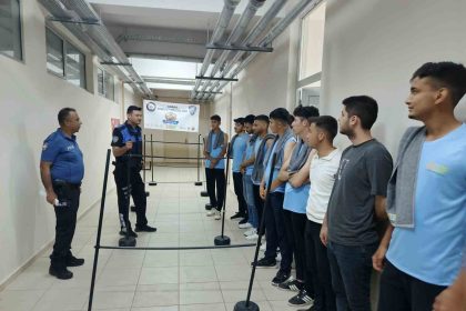 polisin-egitim-verdigi-gencler-astsubayligi-kazandi