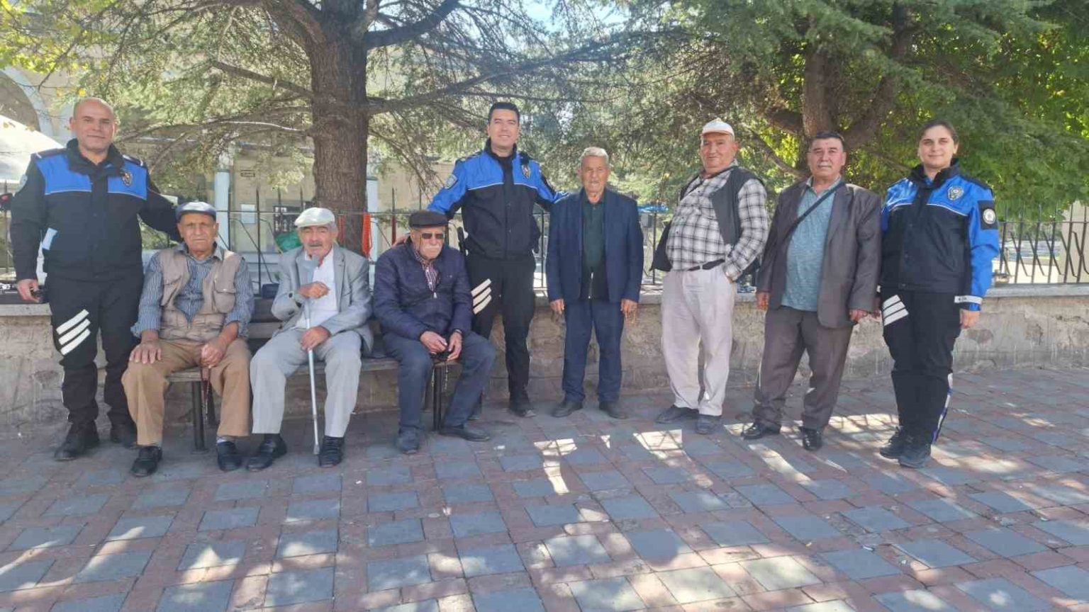 polislerden-yasli-vatandaslara-ziyaret