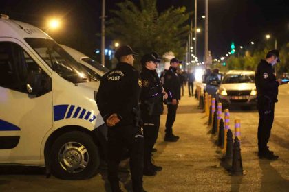 polisten-universite-cevresinde-asayis-ve-trafik-uygulamasi