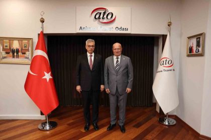 saglik-bakani-memisoglu-saglikta-z-inovasyon-zirvesinde-genclerle-bulustu