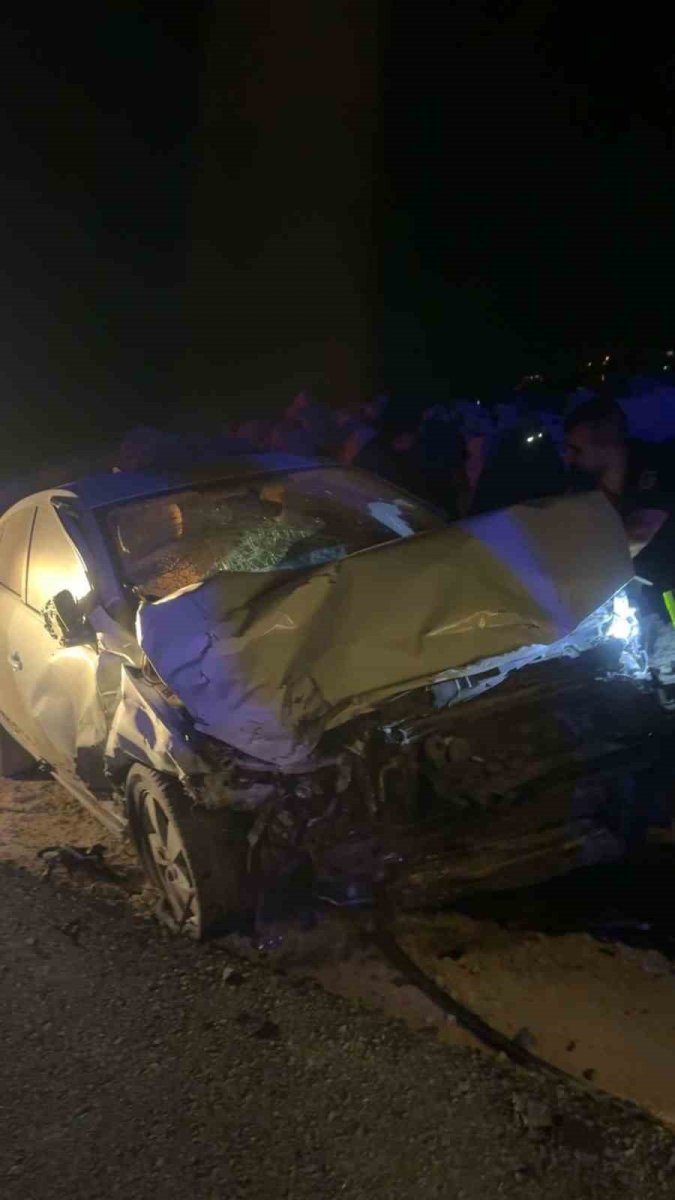 sanliurfada-2-otomobil-carpisti-1-olu-4-yarali