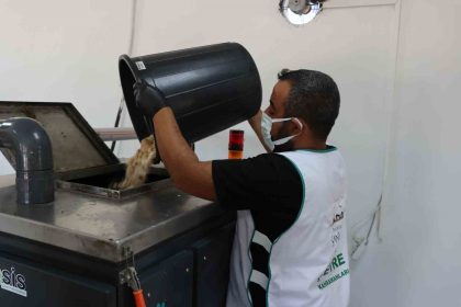 sanliurfada-organik-atiklar-donusturulerek-barinaklara-veriliyor