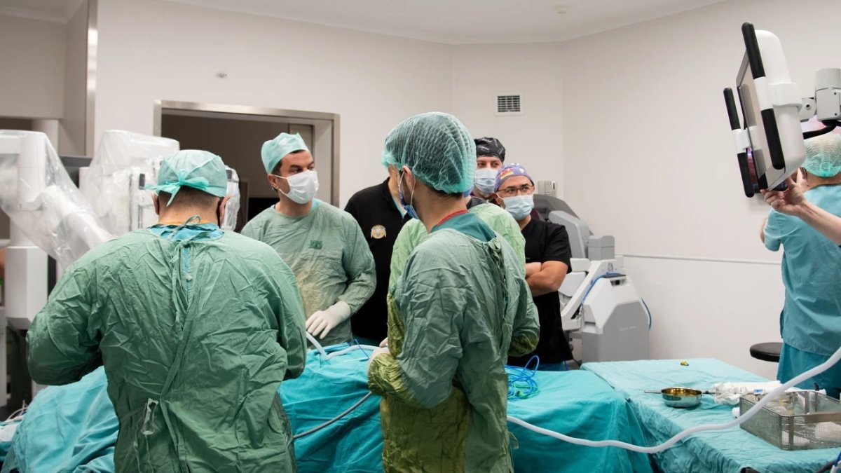 selcuk-tipta-robotik-cerrahiyle-100-operasyon-yapildi
