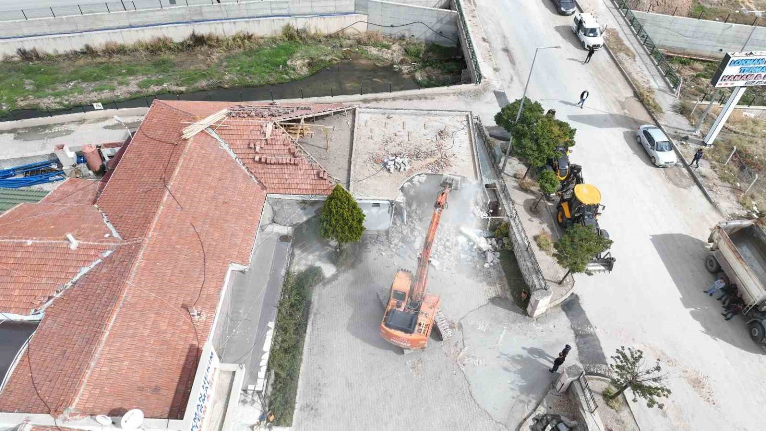 sorgun-belediyesi-kacak-yapilari-yikim-calismalarini-surduruyor