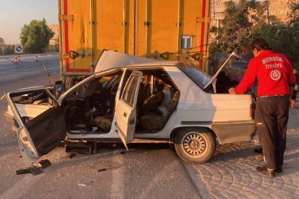 tira-carpan-otomobilin-surucusu-hayatini-kaybetti