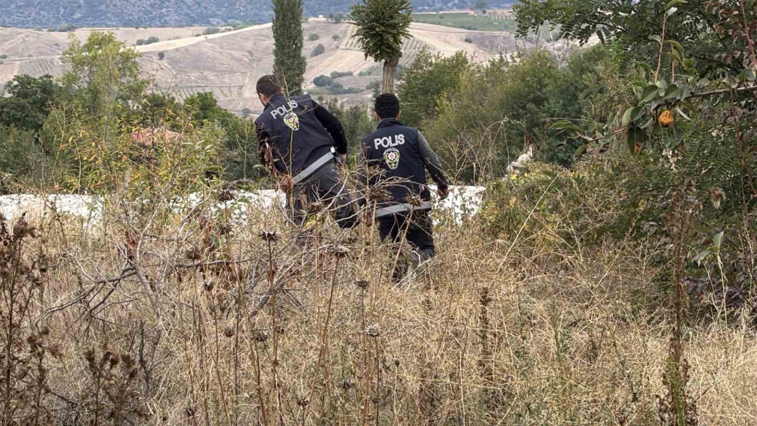 tokatta-uygulama-noktasinda-kacan-gocmen-konteyner-altinda-yakalandi