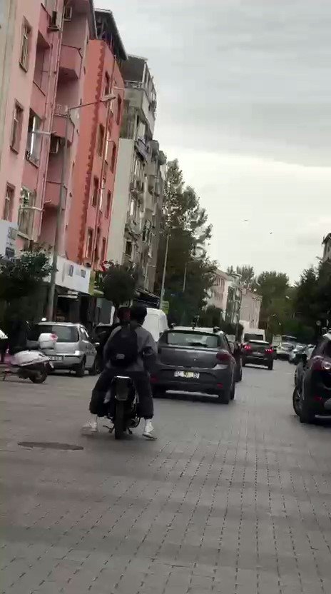 trafigi-tehlikeye-atan-motor-surucusu-ve-yolcusuna-ceza