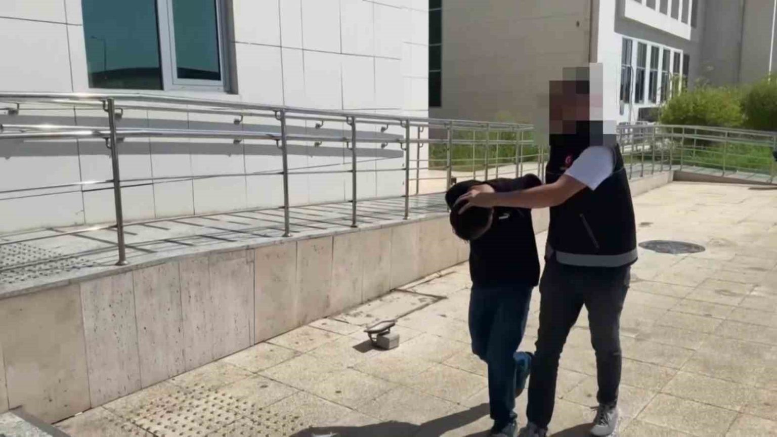 uyusturucudan-hapis-cezasi-alan-29-hukumlu-yakalandi