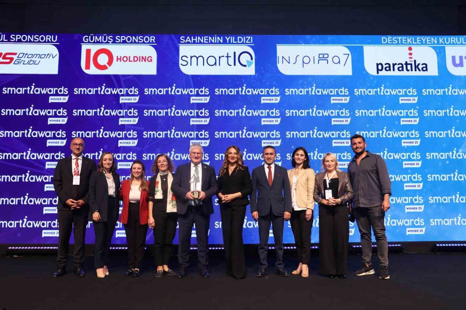 yilin-ekibine-smart-i-awards-2025te-altin-odul