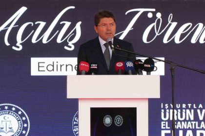 adalet-bakani-tunc-selimiyenin-golgesinden-israili-lanetliyorum