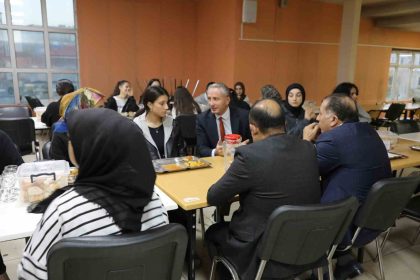 agri-milli-egitim-muduru-kokrek-ogrencilerle-bir-araya-geldi