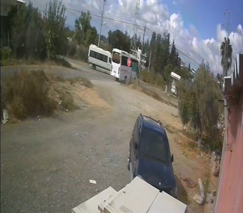 antalyada-okul-servisiyle-midibus-carpisti-7-ogrenci-yaralandi
