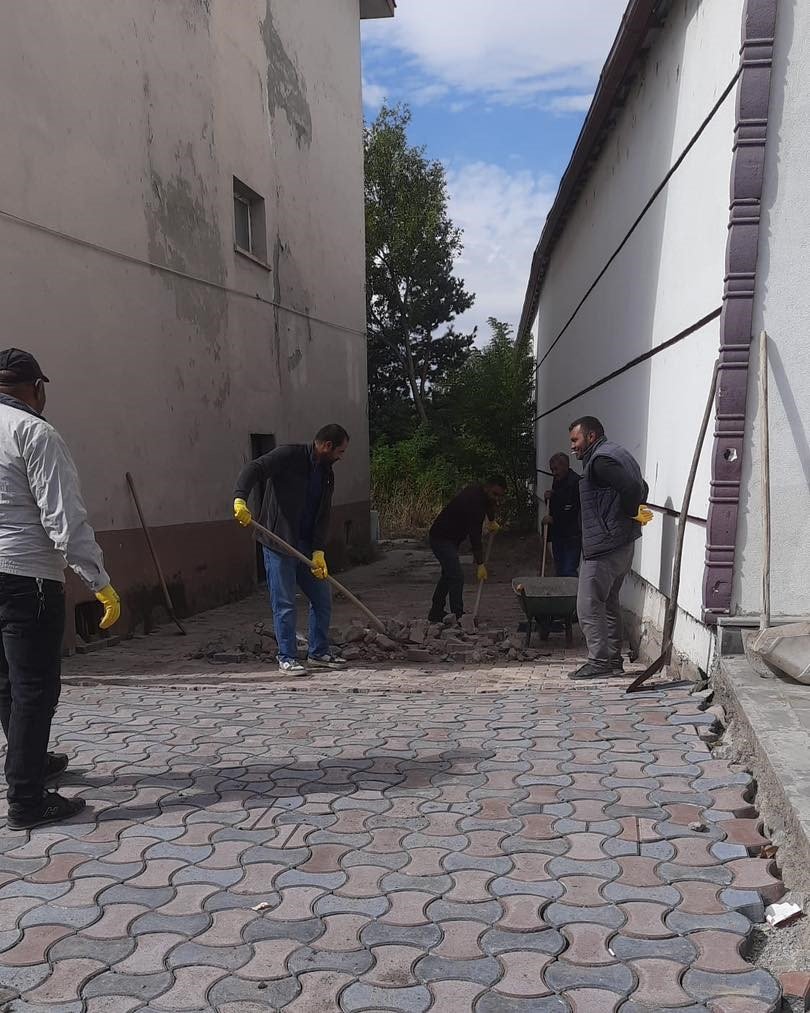 arpacayda-kaldirimlar-kilitparke-tas-doseniyor