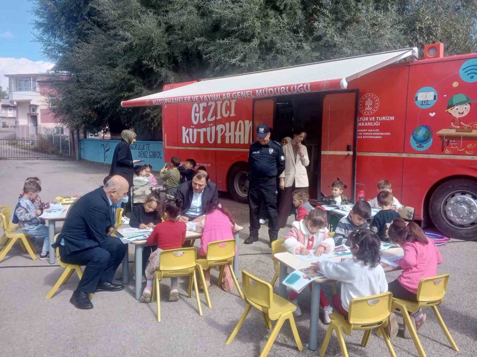 aydintepede-anaokul-ogrencilerine-gezici-kutuphane-tanitildi