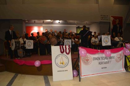 ayvalikta-turkulerle-kanser-farkindaligi