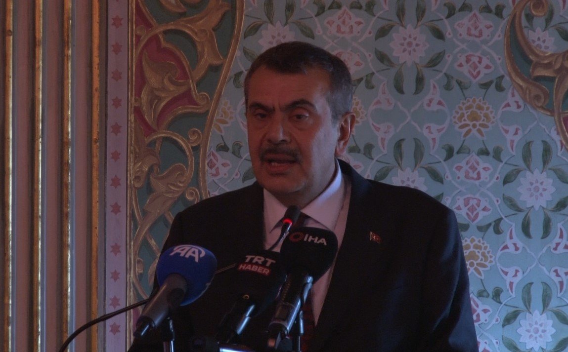 bakan-tekin-dunyadaki-egitimciler-asil-isini-unutmasaydi-filistinde-60-binin-uzerinde-insanin-soykirima-tabi-tutuldugu-dunyayi-yasamazdik