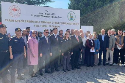 bartinda-ciftcilere-300-bin-sebze-fidesi-dagitildi