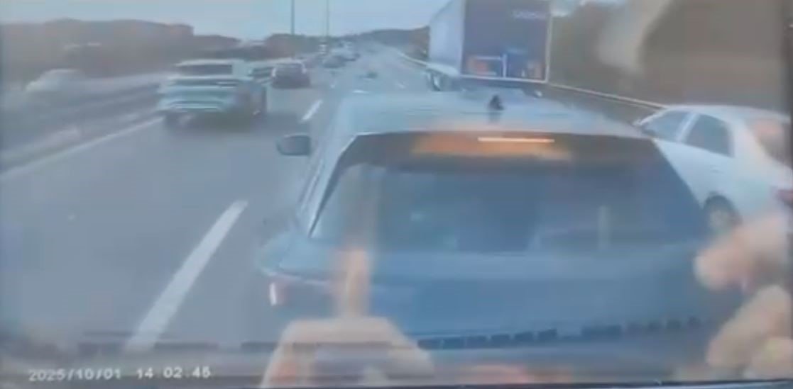 basaksehirde-zincirleme-kaza-kamerada-kamyon-motosiklete-mikser-onundeki-araclara-carpti