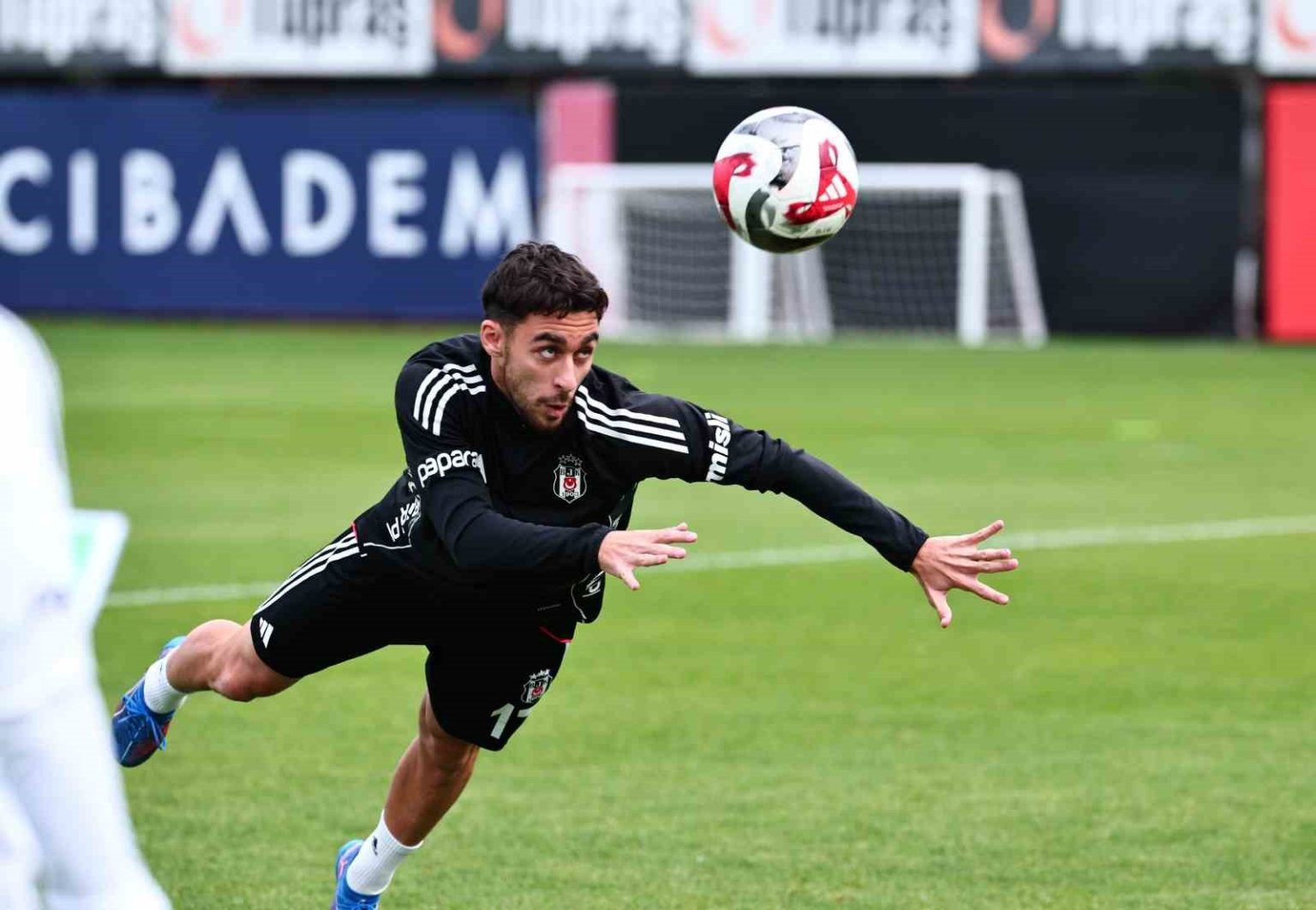 besiktas-galatasaray-derbisi-hazirliklarini-tamamladi