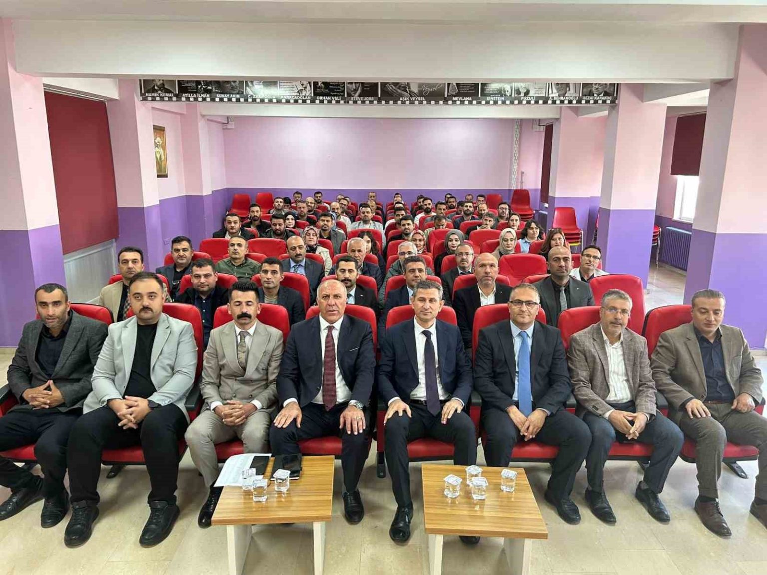 bulanikta-okul-mudurleri-istisare-toplantisinda-bir-araya-geldi