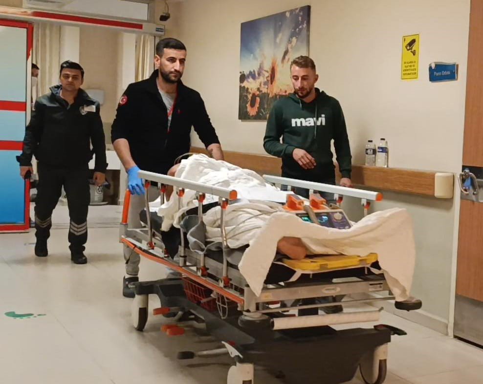 bursada-elektrik-direginden-dusen-2-tekniker-yaralandi