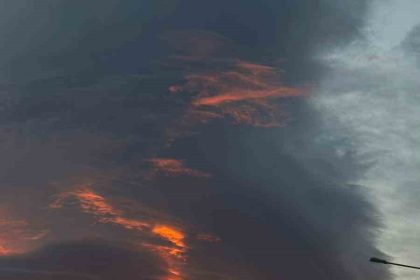 bursada-sabah-gokyuzunu-kaplayan-ilginc-bulut-dikkat-cekti