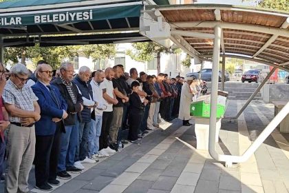 cami-cikisinda-evlerinin-onunde-oldurulen-kari-koca-topraga-verildi