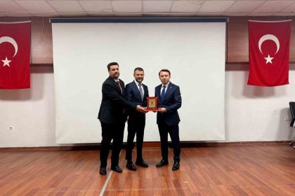 camiler-ve-din-gorevlileri-haftasinda-baskan-seydaogluna-plaket