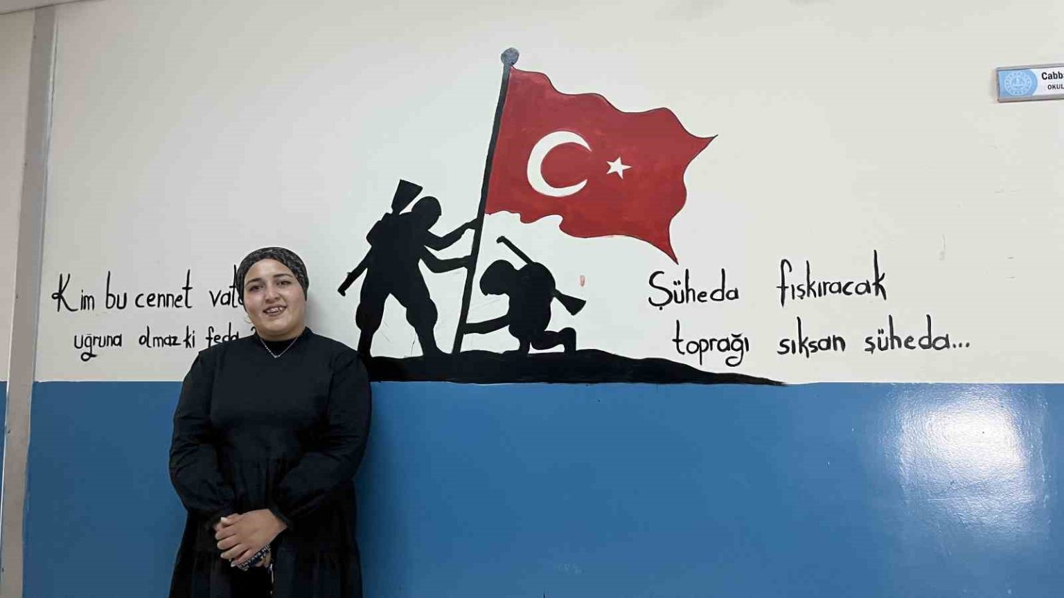 cizdigi-resimler-ile-okul-duvarlarina-estetik-bir-gorunum-kazandiriyor