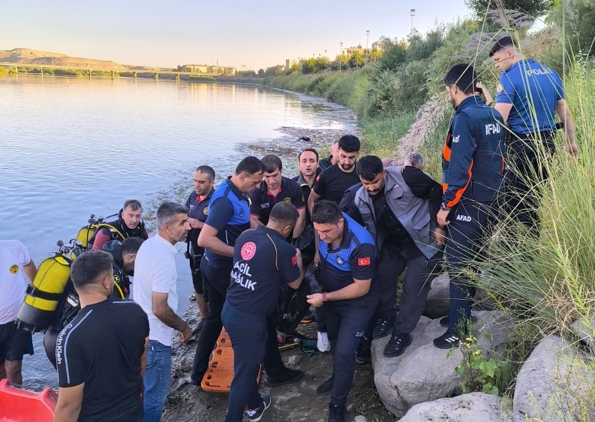 cizrede-kopruden-nehre-atlayan-gencin-cansiz-bedenine-ulasildi
