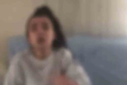 darbettigi-kiz-kardesinin-uzerine-kaynar-su-dokup-ozur-diletti