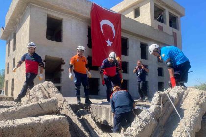 diyarbakirda-gercegi-aratmayan-deprem-tatbikati
