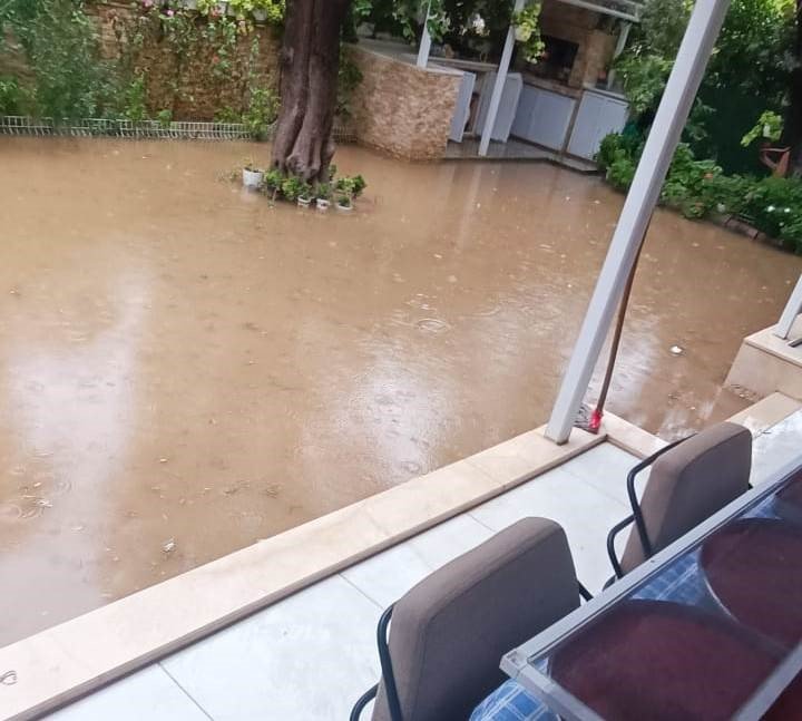 edremit-korfezi-ilcelerinde-saganak-yagis-sonrasi-su-baskinlari