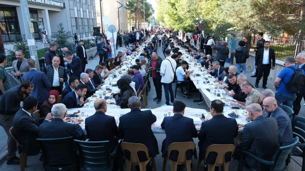 erzincanda-universite-ogrencilerine-hos-geldiniz-kahvaltisi