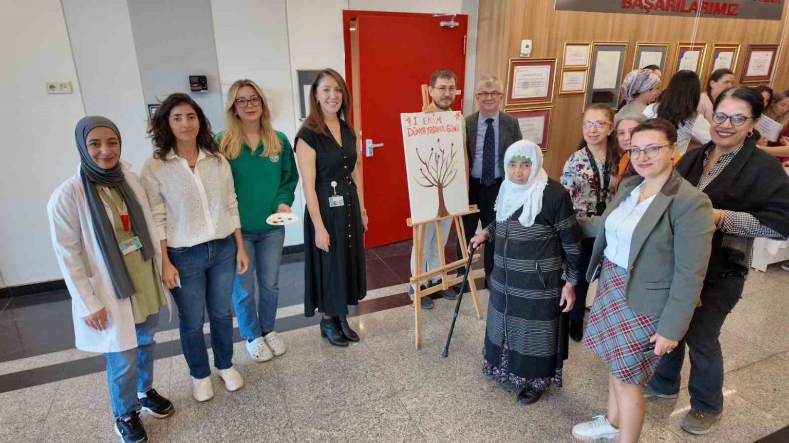 eskisehir-sehir-hastanesinde-yaslilar-gunu-standi-kuruldu