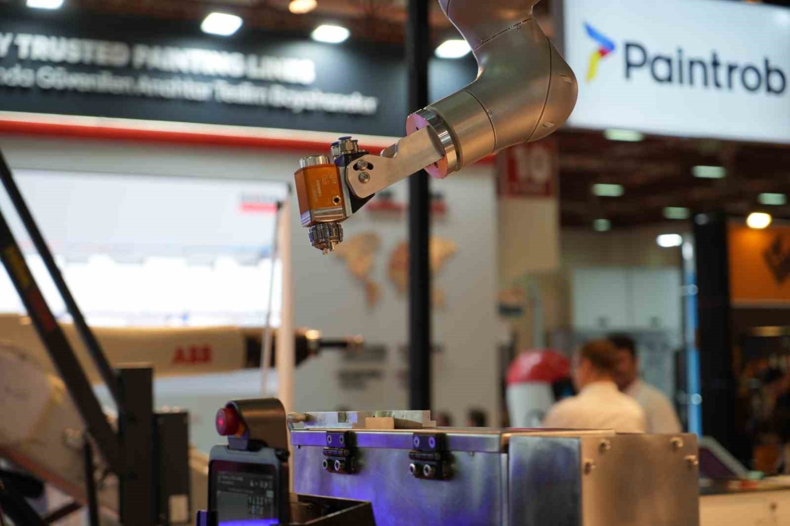 insani-algilayan-robotik-kollar-endustriyel-boyama-yapiyor