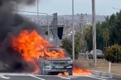 istanbul-yolunda-korku-dolu-anlar-luks-otomobil-alev-topuna-dondu