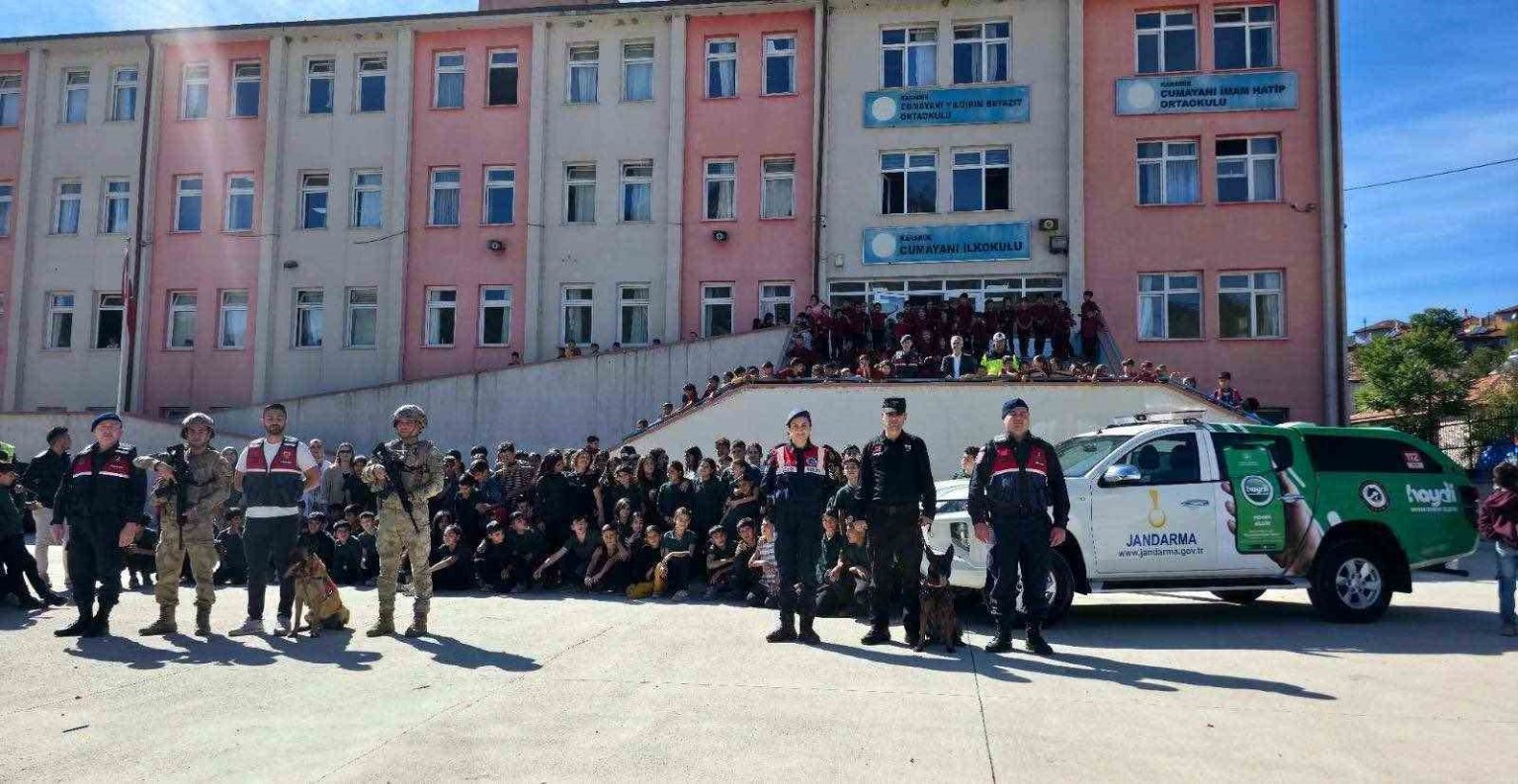 karabuk-jandarmasindan-ogrencilere-hayvan-sevgisi-egitimi