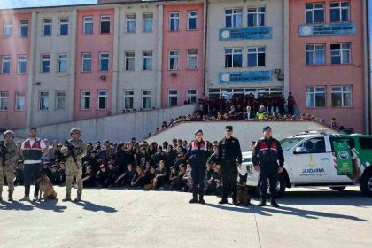 karabuk-jandarmasindan-ogrencilere-hayvan-sevgisi-egitimi