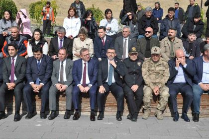 karsta-festival-renkli-goruntulere-sahne-oldu