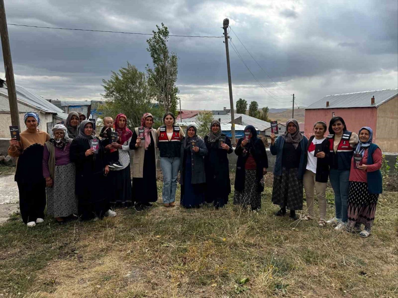 karsta-jandarma-kadinlari-kades-hakkinda-bilgilendiriyor