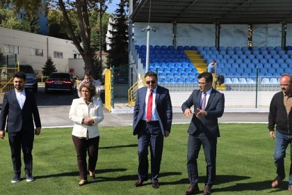 kutahya-valisi-isindan-yapimi-devam-eden-ve-tamamlanan-spor-tesislerinde-inceleme