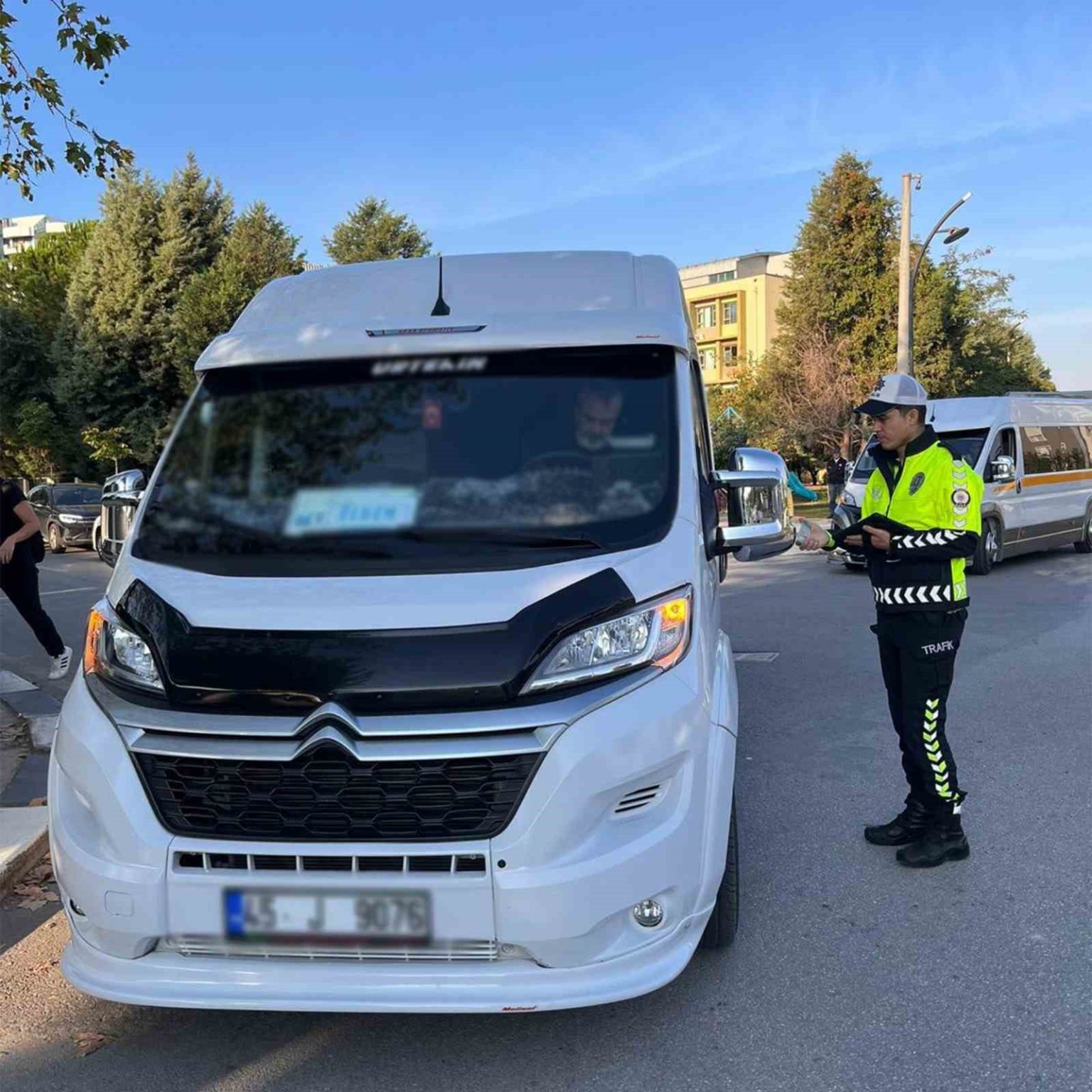 manisada-okul-servis-araclarina-siki-denetim