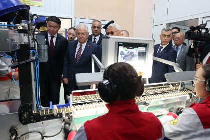 milli-savunma-bakani-guler-mogolistanda-mke-asnin-fisek-imla-montaj-hattinin-acilis-torenine-katildi