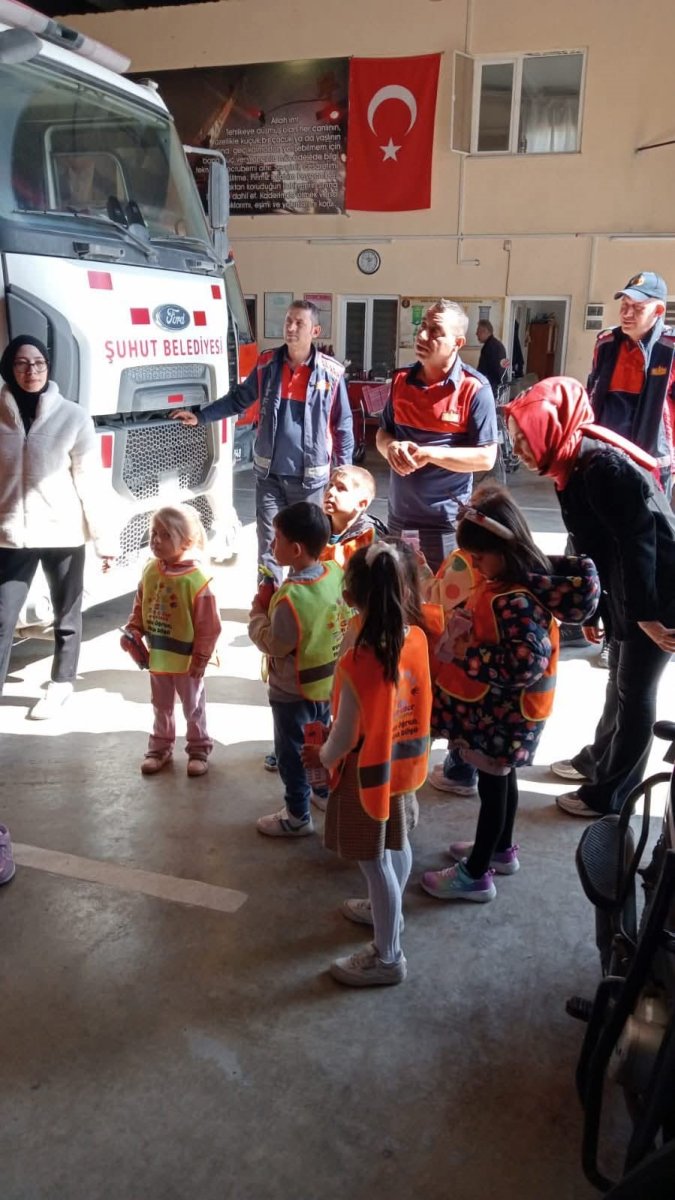 minik-ellerden-itfaiye-haftasida-anlamli-ziyaret