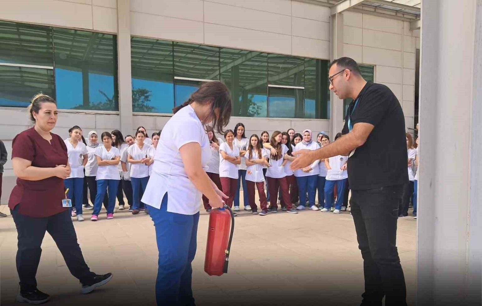 nazilli-devlet-hastanesinde-stajyer-ogrencilere-afet-egitimi