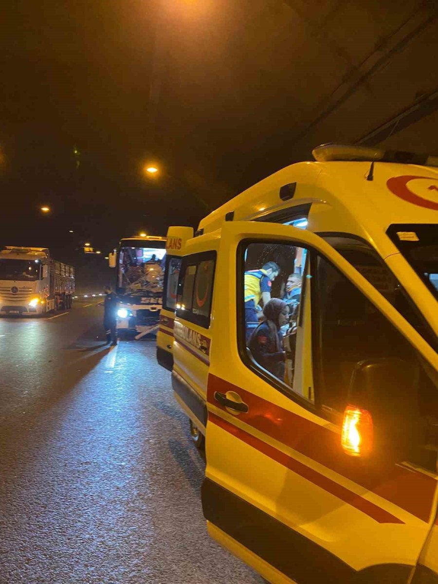 osmaniyede-yolcu-otobusu-tira-carpti-8-kisi-yaralandi