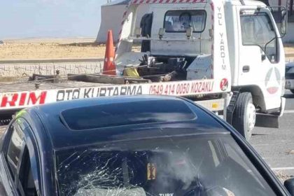 otomobille-carpisan-elektrikli-aracin-surucusu-hayatini-kaybetti