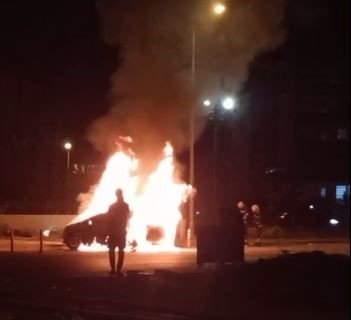 park-halindeki-otomobil-alevlere-teslim-oldu