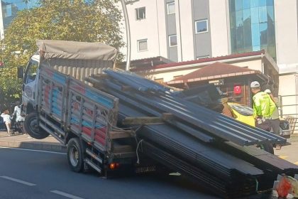 rizede-seyir-halindeki-kamyon-saha-kalkti